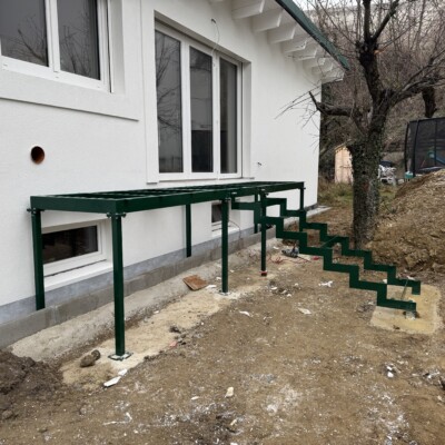 Produktfoto: Stahlwangentreppe mit aufgestelltem Balkon 6