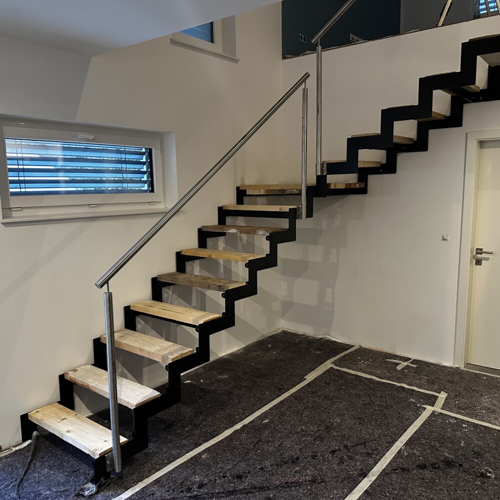Stahlwangentreppe mit Eckpodest