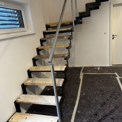 Produktfoto: Stahlwangentreppe mit Eckpodest 1