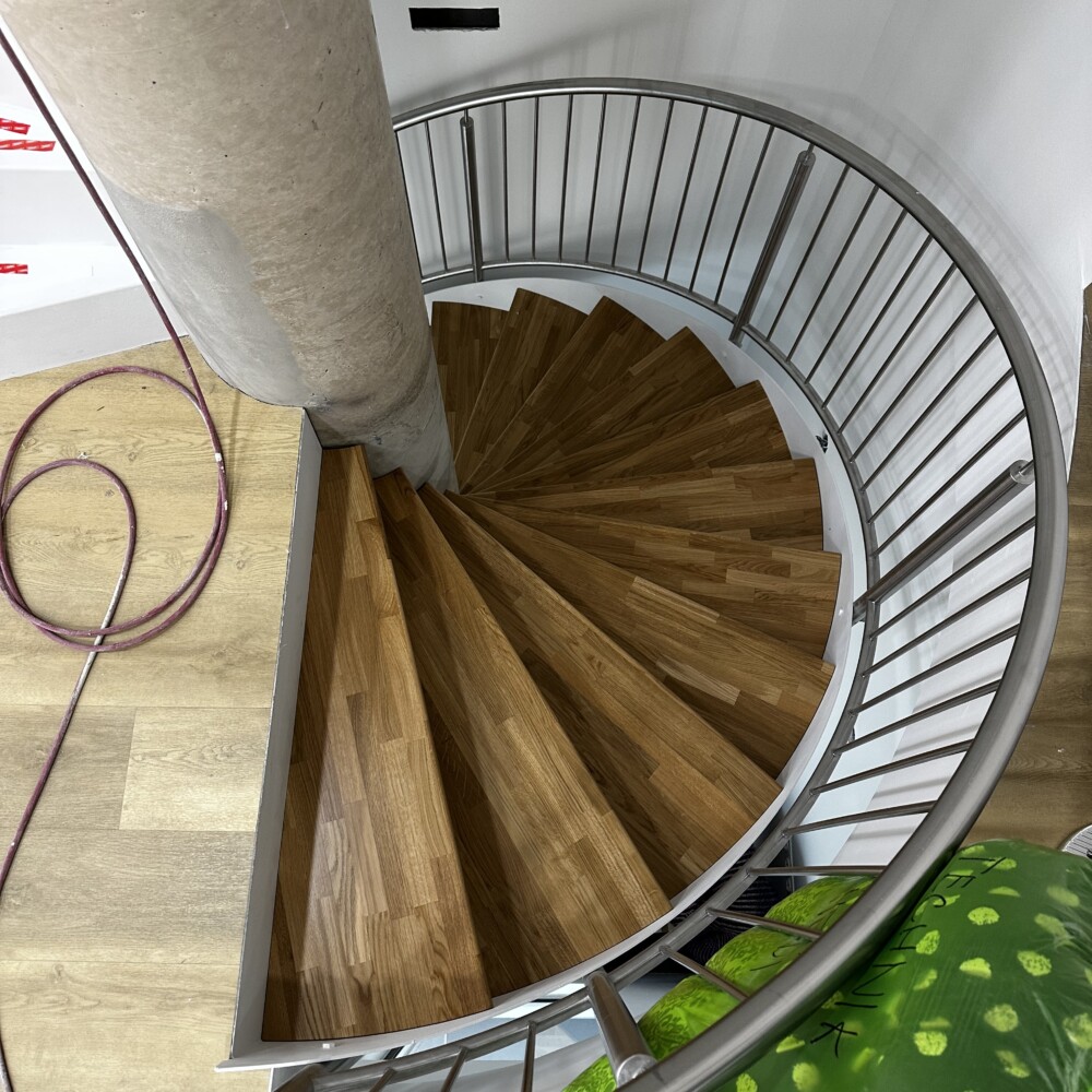 Spindeltreppe Faltwerk-Optik