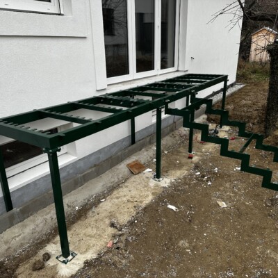 Produktfoto: Stahlwangentreppe mit aufgestelltem Balkon 6