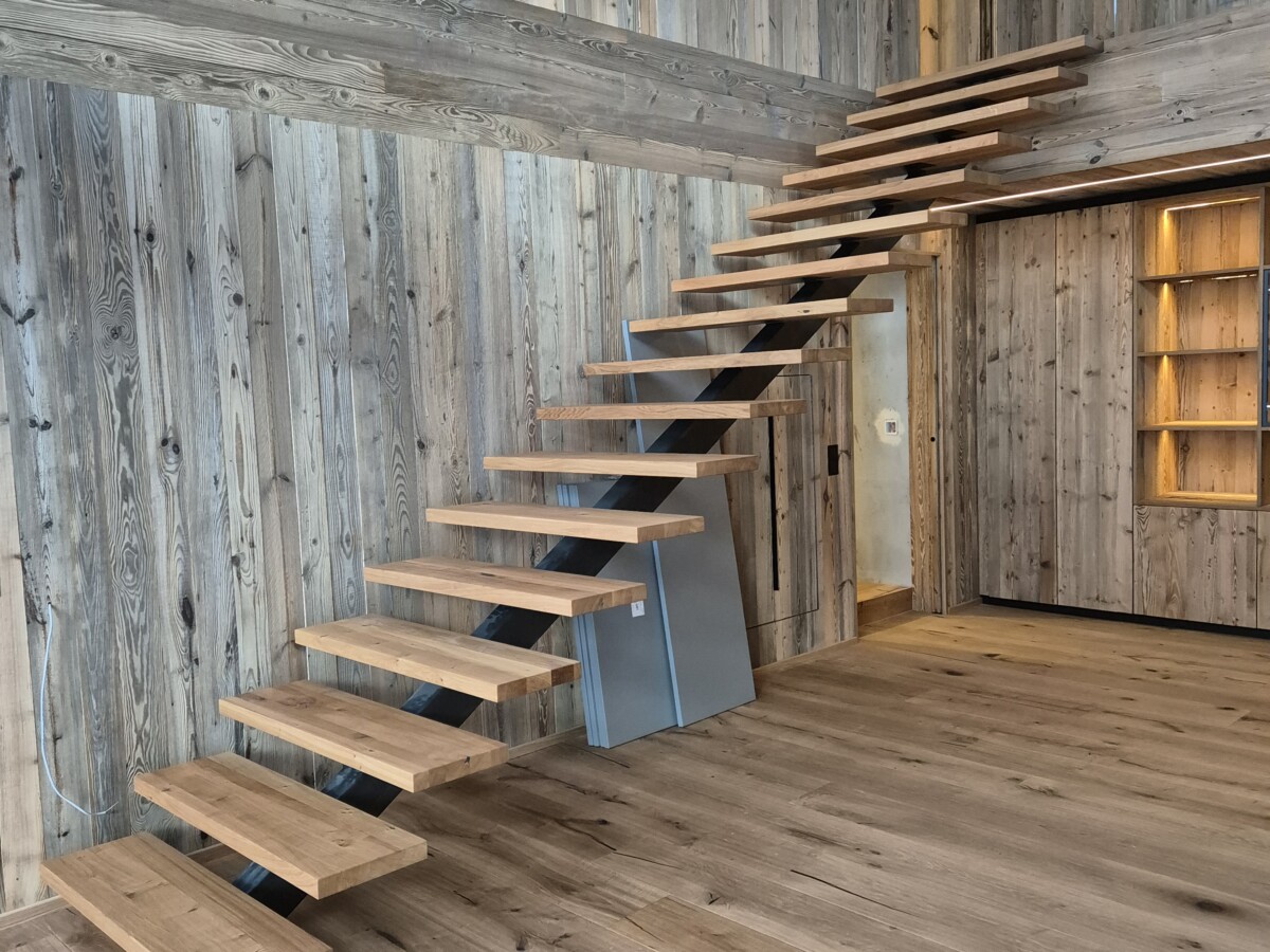 Mittelholmtreppen innen und Mittelholmtreppen außen