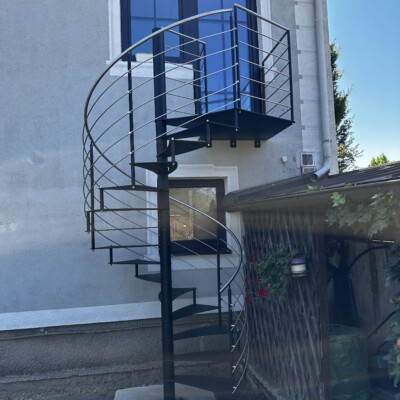 Produktfoto: Edelstahl Spindeltreppe schwarz pulverbeschichtet 3