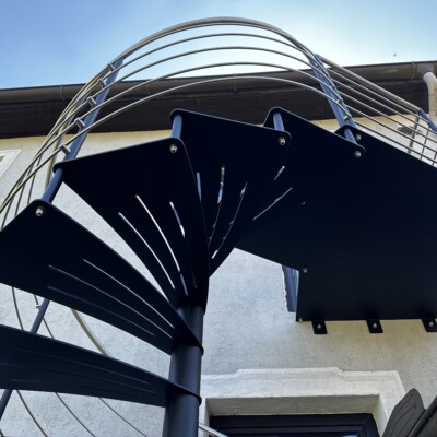 Produktfoto: Edelstahl Spindeltreppe schwarz pulverbeschichtet 3