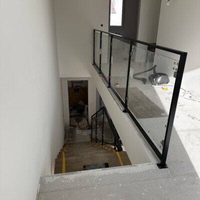 Produktfoto: Mittelholmtreppe nach RAL pulverbeschichtet 4