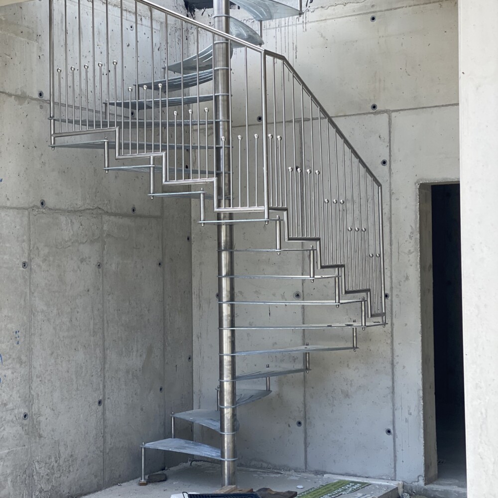 Spindeltreppe Linz eckige Ausführung auf der Rax