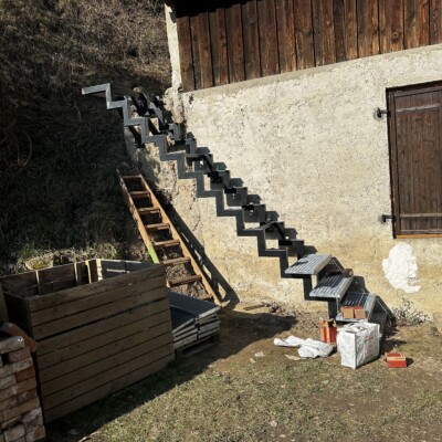 Produktfoto: Zweiholmtreppe Stahl schwarz hammerschlag pulverbeschichtet 7