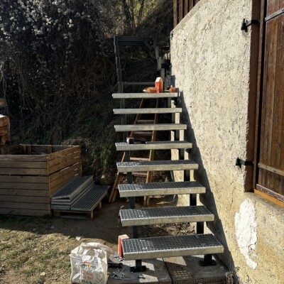 Produktfoto: Zweiholmtreppe Stahl schwarz hammerschlag pulverbeschichtet 7