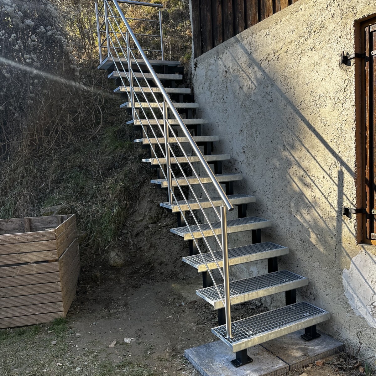 Zweiholmtreppe Stahl schwarz hammerschlag pulverbeschichtet