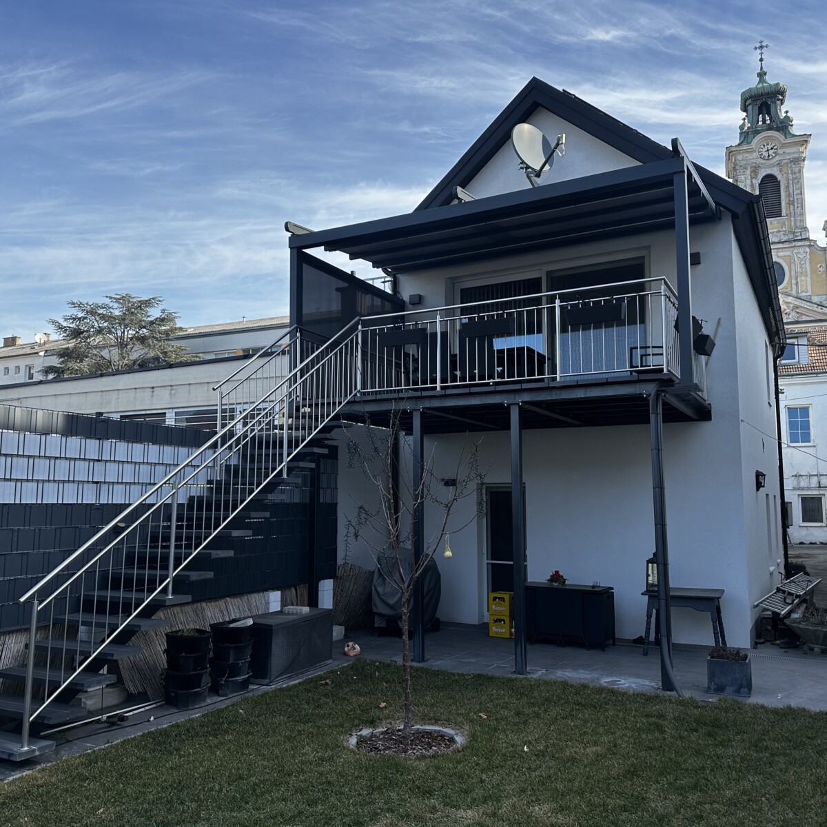 Mittelholmtreppe nach RAL schwarz Hammerschlag pulverbeschichtet