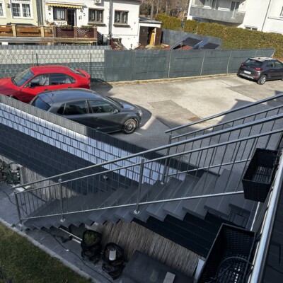Produktfoto: Mittelholmtreppe nach RAL schwarz Hammerschlag pulverbeschichtet 4