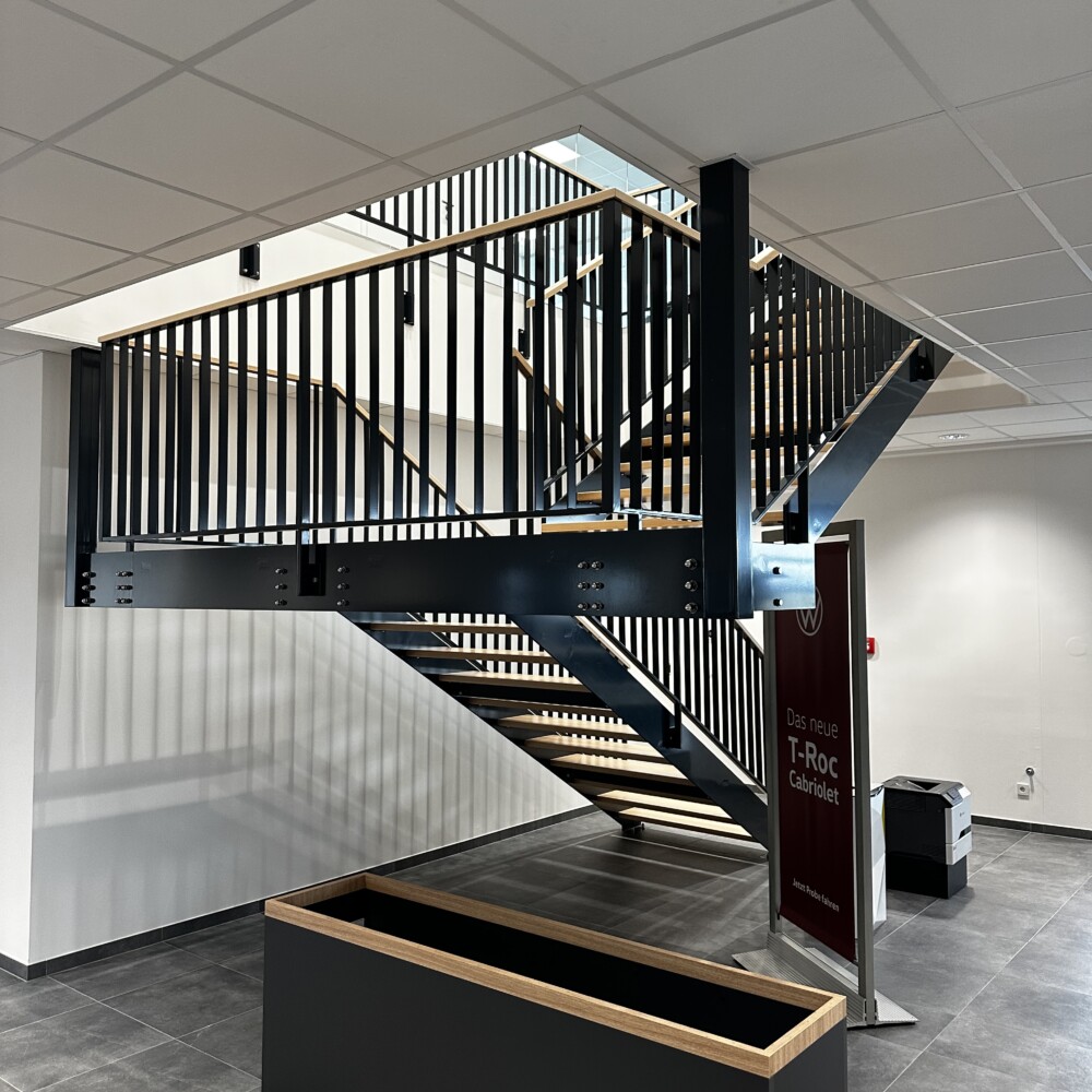 Stahlwangenpodesttreppe