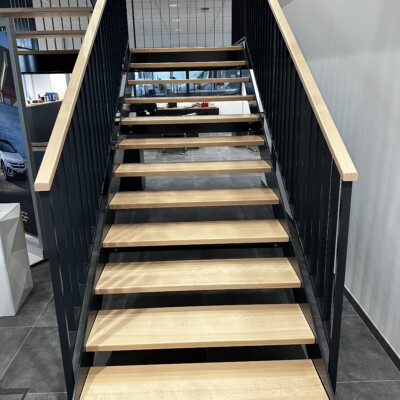 Produktfoto: Stahlwangenpodesttreppe 8